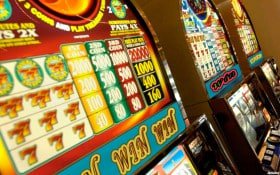 zawgyi9 s Teen Patti ကတ်ဂိမ်း Myanmar ကစားသူများ ကစားနေသောပုံ